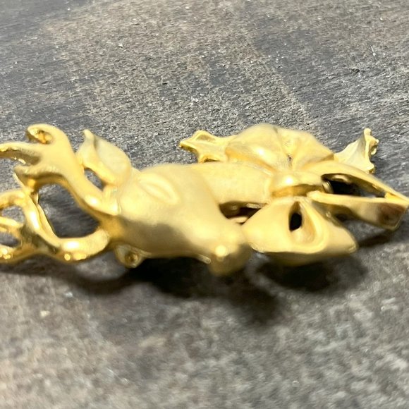 Vintage 1960's Beautiful Gold Tone Reindeer Brooch Pin Holiday Deer Christmas - Picture 3 of 7